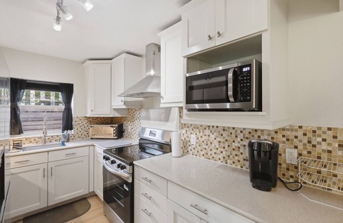 Fairview Shores House | 3-bedroom house in wonderful Winter Park with Big Fenced-In Back Yard!