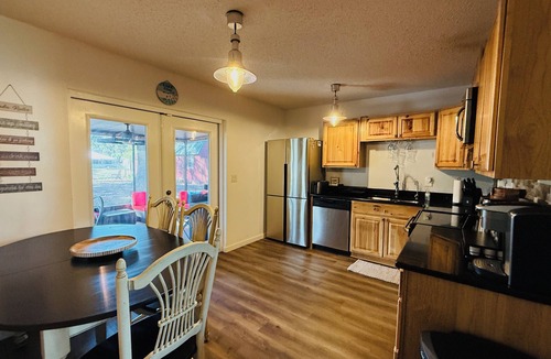 Sylvan Shores House | 3 Bedroom House - Lake Clay Dream Away Half Acre - Fun and Cozy - Waterfront
