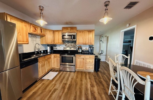Sylvan Shores House | 3 Bedroom House - Lake Clay Dream Away Half Acre - Fun and Cozy - Waterfront