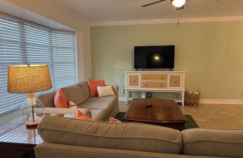 Biggar House | 3-bedroom house with AC in charming Fort Myers