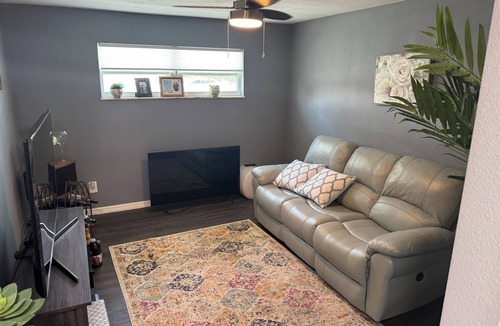 St. Petersburg House | 3-bedroom Pool house in fantastic St. Petersburg with AC, WiFi, Spacious home