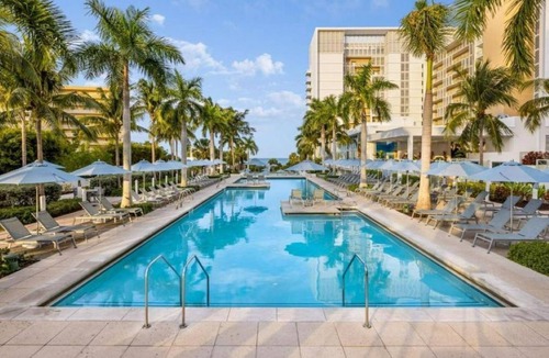 Marco Island Resort | 3-bedroom resort in awesome Marco Island with great location and amenities.