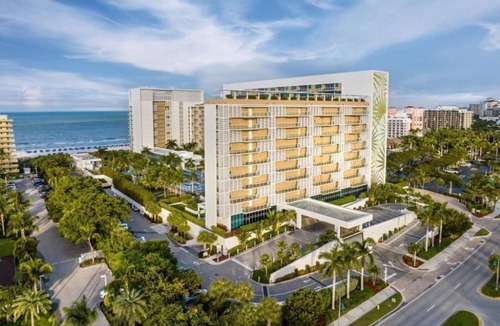 Marco Island Resort | 3-bedroom resort in awesome Marco Island with great location and amenities.