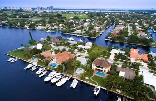 North Palm Beach Apartment | 3 Bedroom Single family 321376 by Houzlet