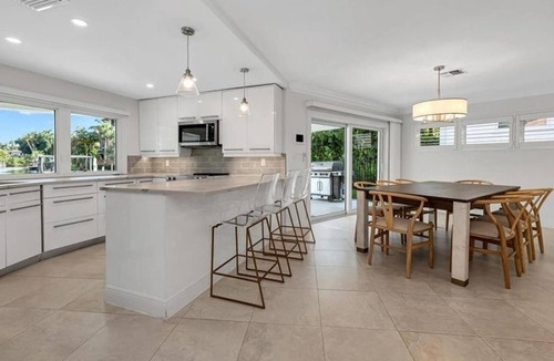 Royal Harbor Apartment | 3 Bedroom Single family 430013 by Houzlet