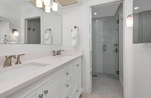 Royal Harbor Apartment | 3 Bedroom Single family 430013 by Houzlet