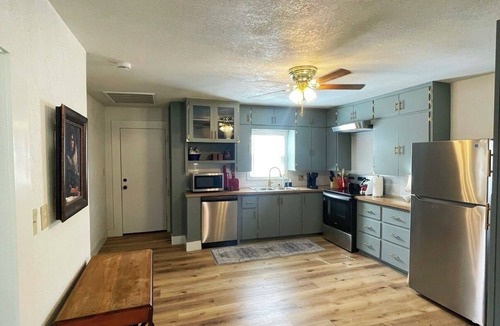 Plainview House | 3-bedroom spacious house in Plainview close to town’s University and hospital.