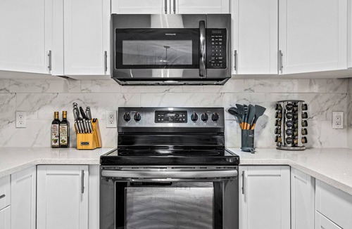 Port Saint Lucie House | 3-bedroom vacation home 12 minutes from Port St. Lucie Botanical Gardens