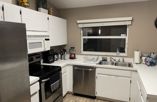 Carrollwood House | 3-bedroom vacation home 10 minutes from Raymond James Stadium