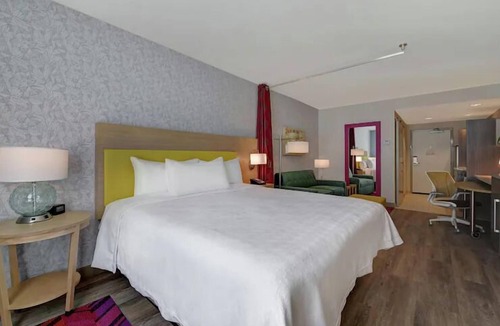 West Palm Beach Hotel | 3 Bright King Studios w/BBQ & Breakfast, 4mi Cox Science Aquarium WPB Area