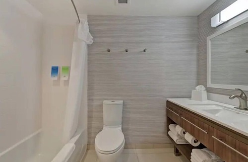 West Palm Beach Hotel | 3 Bright King Studios w/BBQ & Breakfast, 4mi Cox Science Aquarium WPB Area