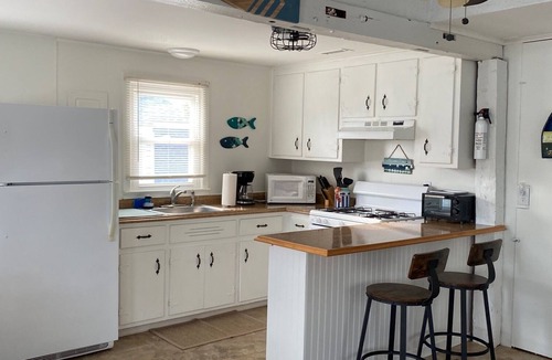 North Beach Haven House | 3 Houses to the Beach, Dog friendly 2nd floor