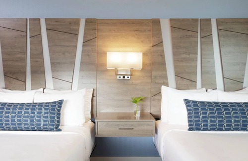 Pinellas Point Hotel | 3 Lux Units w/Captivating Views | Minutes from Downtown St. Petersburg