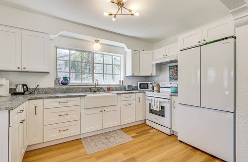 Tampa Cottage | 3 Mi to Dtwn: Tampa Cottage w/Fire Pit!