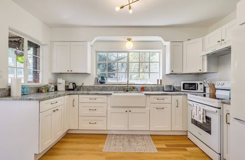 Tampa Cottage | 3 Mi to Dtwn: Tampa Cottage w/Fire Pit!