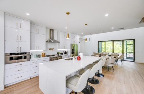 East Naples House | 3 Mi to Naples Beach: Luxurious Home w/Pool!