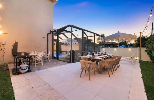 Naples Park House | 3 Minutes To Beach, Dining, & Nightlife, 4 Bedroom, 4 Bathroom, Equipped With Pool & Spa Lux Family Home Sleeps 10