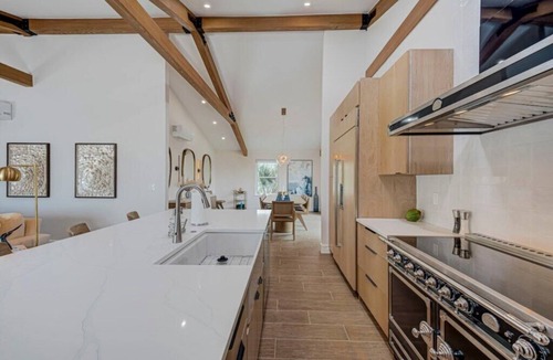 Captiva House | 3 Palms | Luxury Vacation Rental in the Heart of Captiva Island | Walk to Beach,