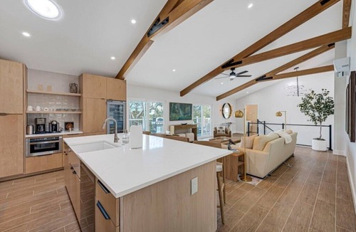 Captiva House | 3 Palms | Luxury Vacation Rental in the Heart of Captiva Island | Walk to Beach,