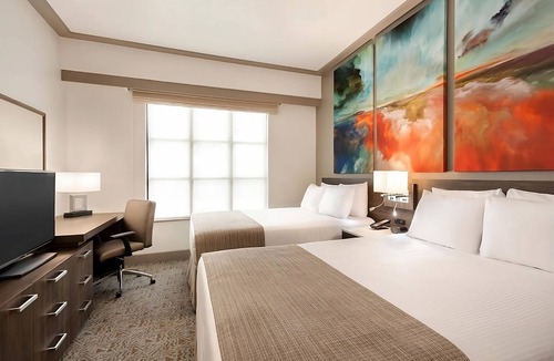 Florida Central Atlantic Coast Hotel | 3 Queen Suites at Buena Vista, Near Disney's Boardwalk, FREE Breakfast, Parking!