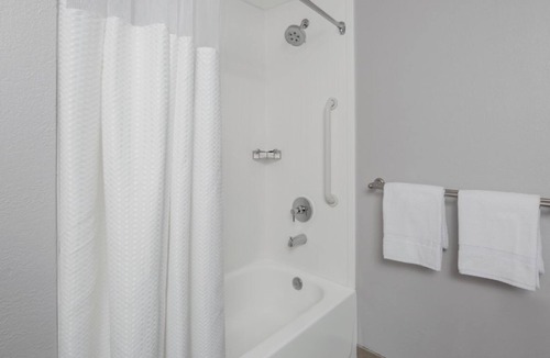 Oldsmar Hotel | 3-Room Getaway! Relax with Smart TVs, Pool & Family-Friendly Attractions