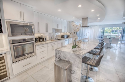 Spring Garden Villa | 3-story modern, home, with a large deck & jacuzzi overlooking the Miami River