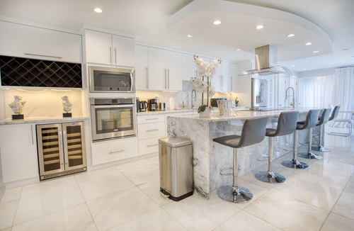 Spring Garden Villa | 3-story modern, home, with a large deck & jacuzzi overlooking the Miami River