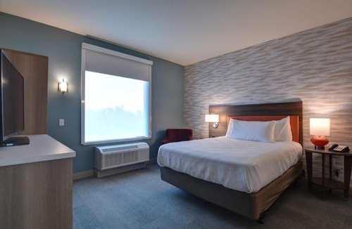 Upper Grand Lagoon Hotel | 3 Units Breakfast included w/Pool & Gym Access | Pets Allowed