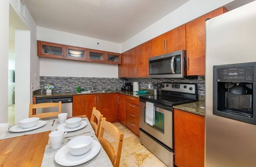Brickell Condo | 3815 - Stunning Clean 3BR APT @Brickell, Free Parking