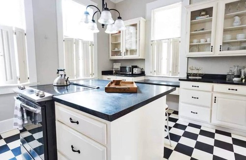 Old Shandon House | 3BD 2BA Shandon | Porch, Fenced Yard + Walkable
