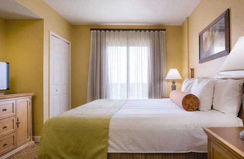 Lake Buena Vista Resort | 3BD/Orlando near Disney - Full Kitchen, Private Living Area