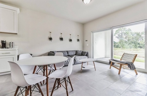 Westminister House | 3BR 2BA Modern Minimalist Waterfront Haven