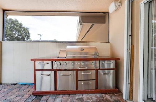 Lake Worth House | 3BR Pool Villa on Golf Course Huge Yard & Games