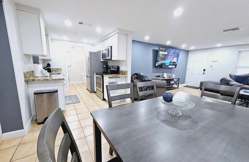 Sarasota Springs House | 3BR retreat w/private fence yard 16 min to Siesta Key