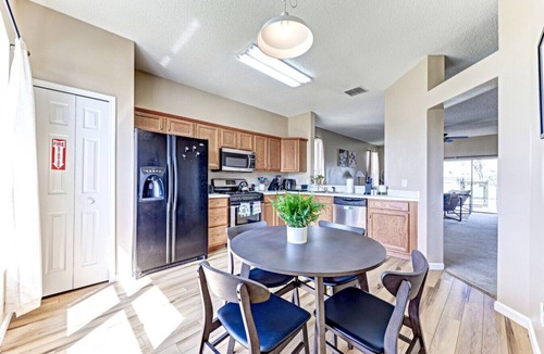 Esprit Villa | 3BR | Screened Pool | 5-Game Room | Lake 9-Min Walk | 10 Min Disney | Sleeps 9