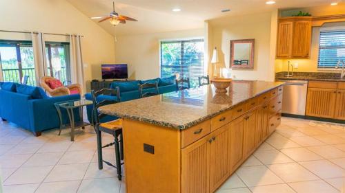 Sanibel House | 3BR Villa with Rooftop Sundeck, Gulf Views and Private Beach - Pet Friendly - Signal Inn 16