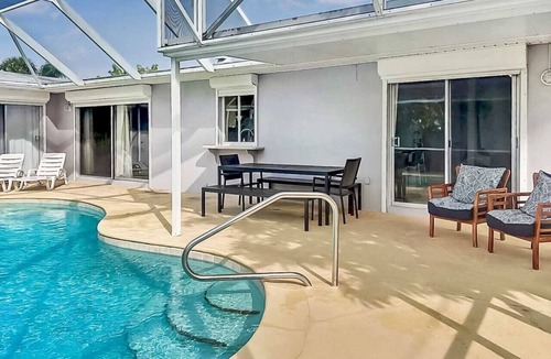 Melbourne House | 3br with Pool Near Golf, Beaches & more