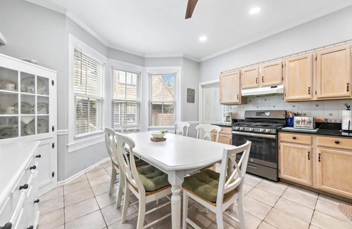 Beach Haven Apartment | *3rd to Beach*BIG DISCOUNTS Summer Weeks *CleanUPDTDVictorian*Across VeteranPrk