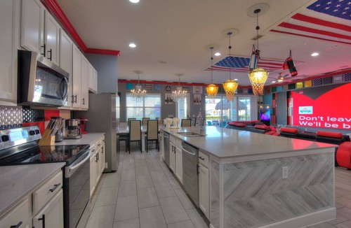 Kissimmee House | 3xSide-by-side,Bowling, 1GB wifi, videowall TV, ensuites, sleep 120