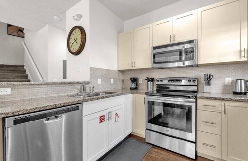 Kissimmee House | 4 BD/3 BA/Lucaya Village (25-108)