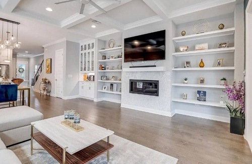 Courier City - Oscawana House | 4 Bed 2.5 Bath SOHO Walkers Paradise