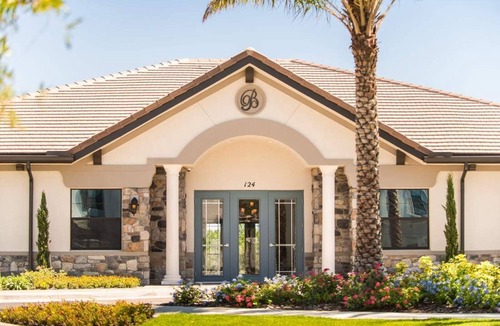 Haines City Villa | 4 bed lakeside villa with private pool set in exclusive gated community