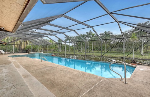 Jog Road House | 4-bedroom house in welcoming Wellington with AC