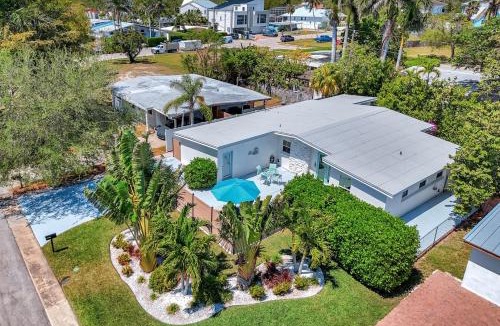 Naples Villa | 4-Bedroom Naples Home with Beach Gear, Bikes and BBQ, 10 Min to Naples Pier