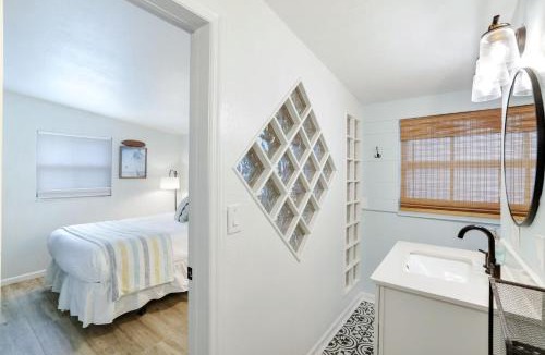 Naples Villa | 4-Bedroom Naples Home with Beach Gear, Bikes and BBQ, 10 Min to Naples Pier