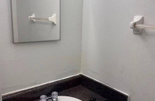 University House | 4 Bedroom Townhouse - Minutes to USF, Busch Gardens, Ybor City, and Casino