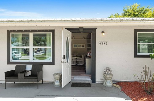 Stuart House | 4 bedroom Tropical Getaway with optional Pontoon Tours