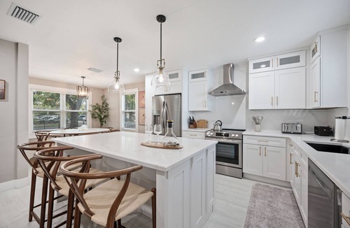 Dixieland House | 4 Bedrooms 3 Baths Historic Luxury Retreat in Downtown