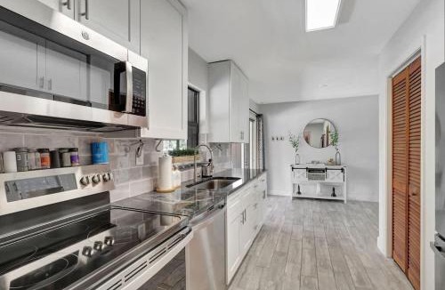 Lake Worth House | 4 BR Equestrian Pool Villa Volleyball On 2 acres