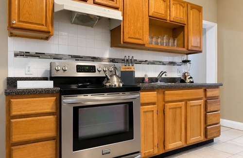 East Orange House | 4-Br home in charming East Orange. Wifi, A/C. Close to major venues and airports